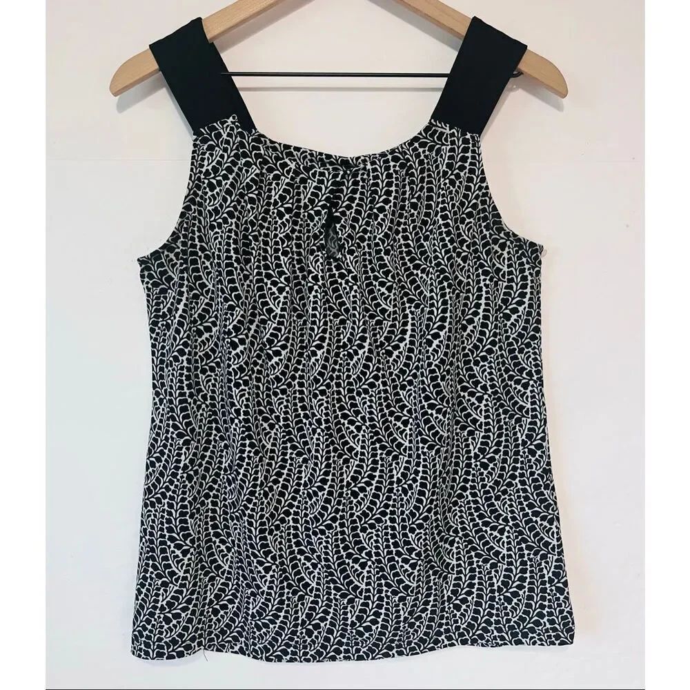 New York & Company Stretch Black And White Floral Print Sleeveless Blouse Size